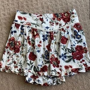 American Eagle White Floral Boho Ruffle Shorts